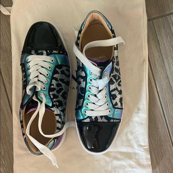 Black & Purple Women's Sneakers
made in Paris by Christian LOUBOUTIN
Red bottom - Picture 16 of 16